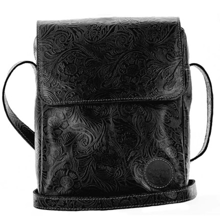 Väska med lock präglad svart blixtlås och magnetlås i skinn