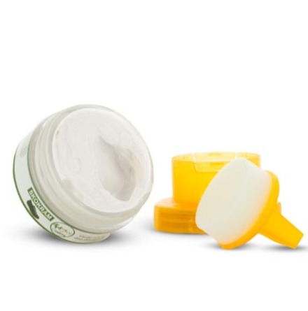 Skokr�m i neutral f�rg 50 ml fr�schar upp och skyddar skinn