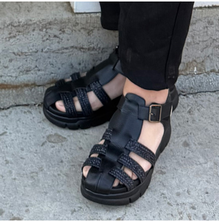 Frida svart  - bekv�m romarsandal i skinn med sk�n st�td�mpning