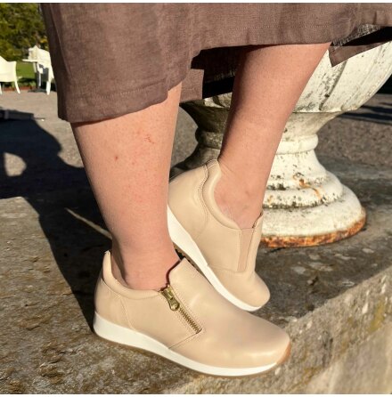 Bonnie beige - stilren sneaker i skinn med dragkedja