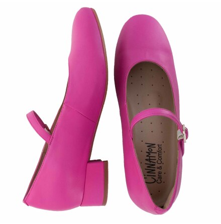 Asta cerise - pumps i skinn med l�g klack och uttagbara innersulor