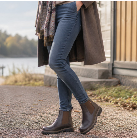 Marion m�rkbrun - fotv�nlig, bred k�nga med res�rer i chelseaboot modell. 