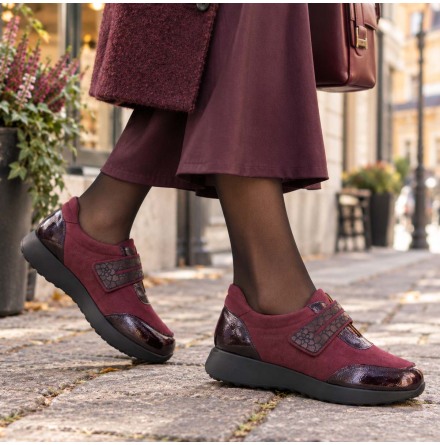 Ursula aubergine - l�gsko med kardborre i mocka och skinn